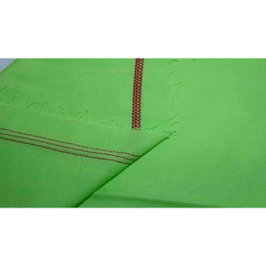 puntada-de-costura-en-maquina-coverlock-en-tela-verde-y-hilo-rojo